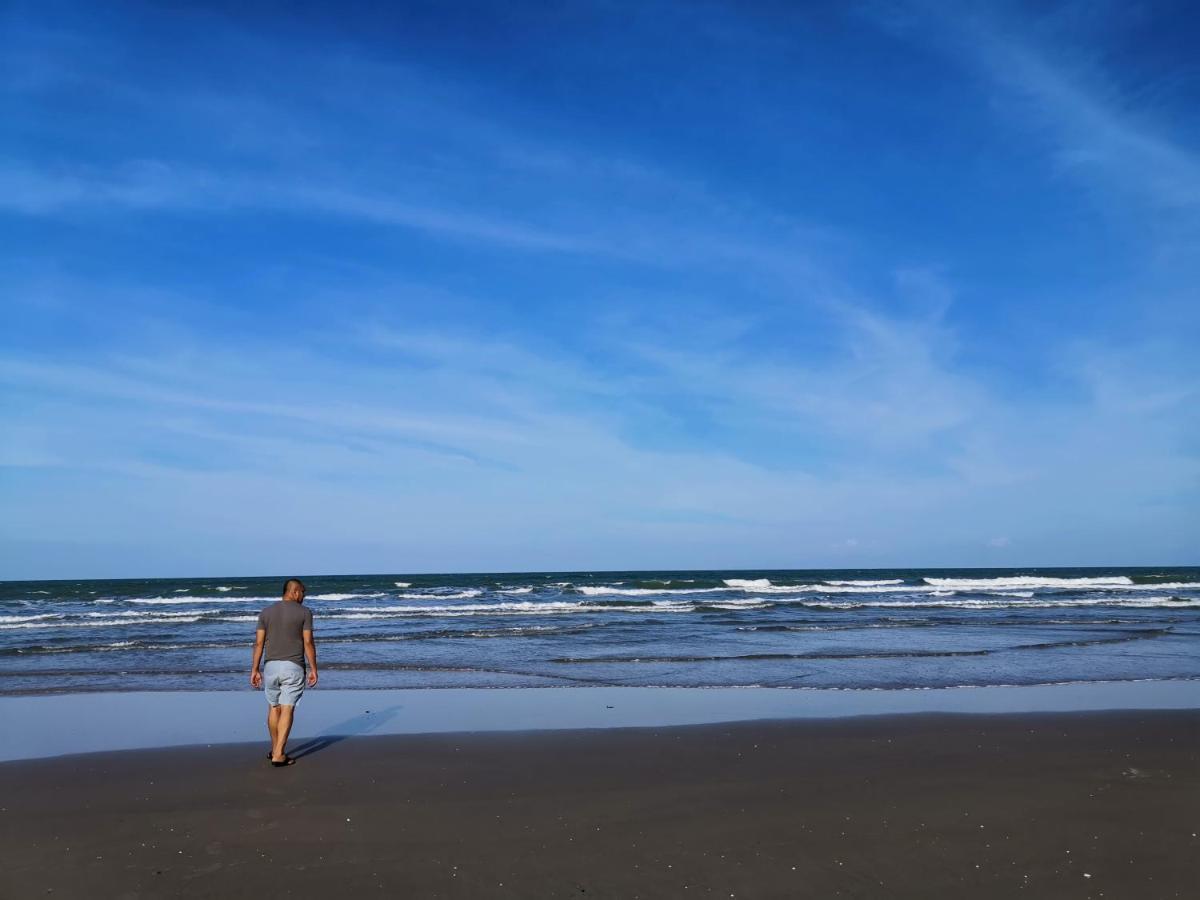 Samsuria Beach Apartment Resort Чератинг Екстериор снимка