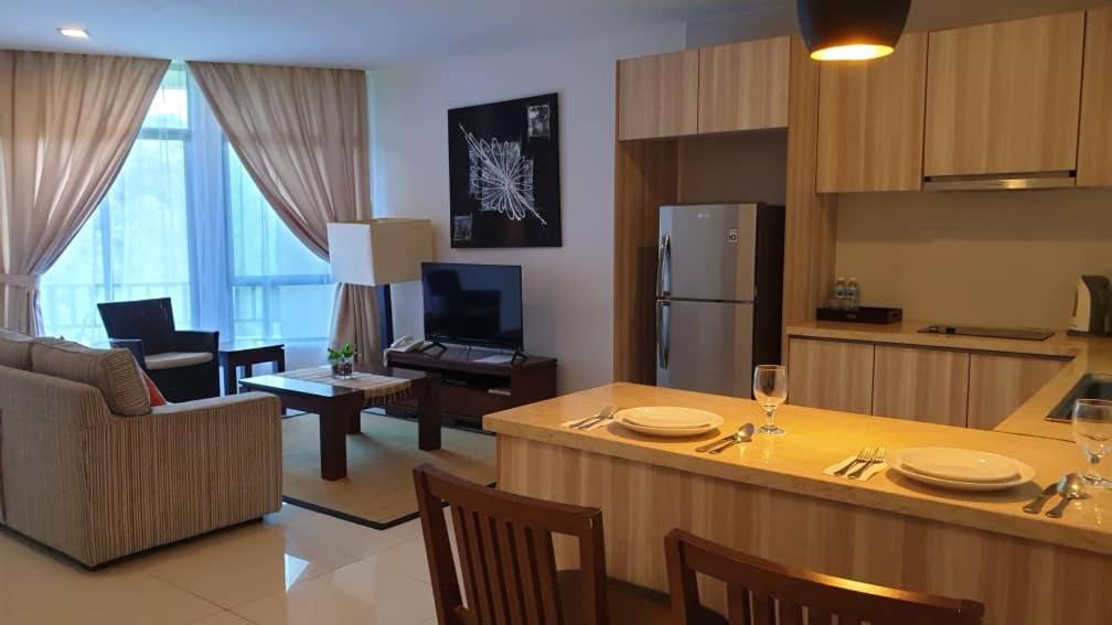 Samsuria Beach Apartment Resort Чератинг Екстериор снимка